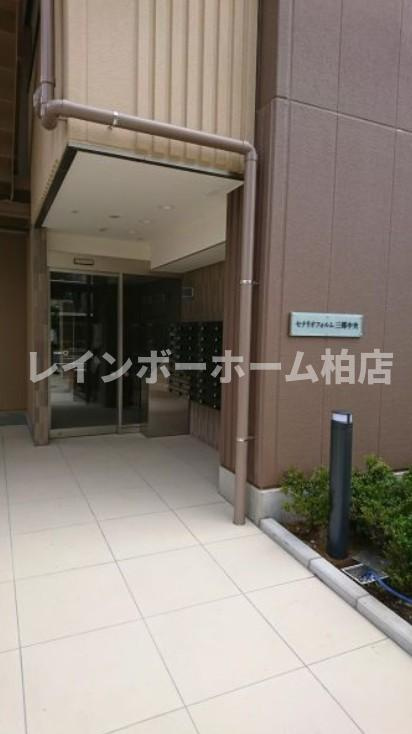 特典：仲介手数料が50％OFFです‼のエントランス|ゆとりのあるエントランスです