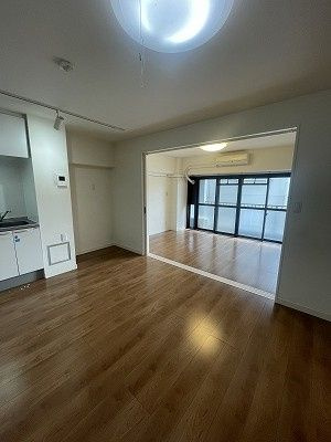 須賀マンションの居間・リビング