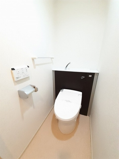 横浜市泉区和泉町の賃貸マンションのトイレ