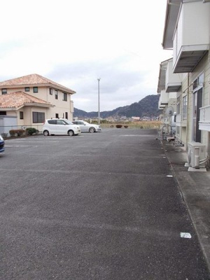 【駐車場】 | メゾン新村Ⅱ | 駐車場完備です