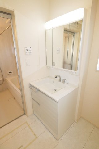 郡山市安積荒井3丁目　　　　１号棟　　　安積第１小学校、安積中学区の独立洗面台