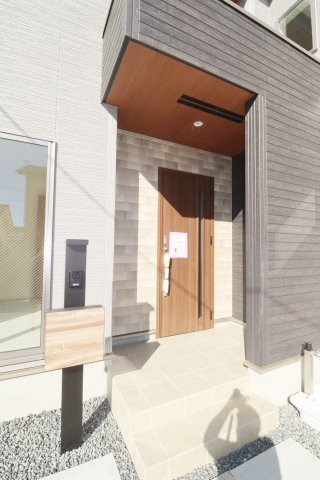 郡山市安積荒井3丁目　　　　１号棟　　　安積第１小学校、安積中学区の玄関