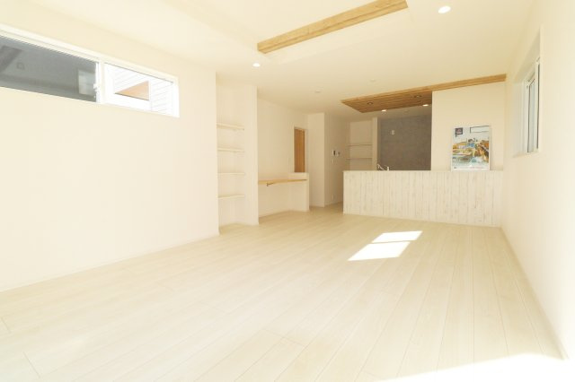 郡山市安積荒井3丁目　　　　１号棟　　　安積第１小学校、安積中学区の居間・リビング