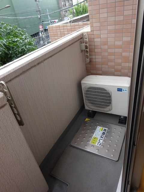 ファインクレスト上目黒のバルコニー|外からの目が気にならないバルコニーで洗濯物が干せます