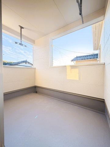 橿原市川西町第３　全１棟のバルコニー|広々とした屋根のあるバルコニーです