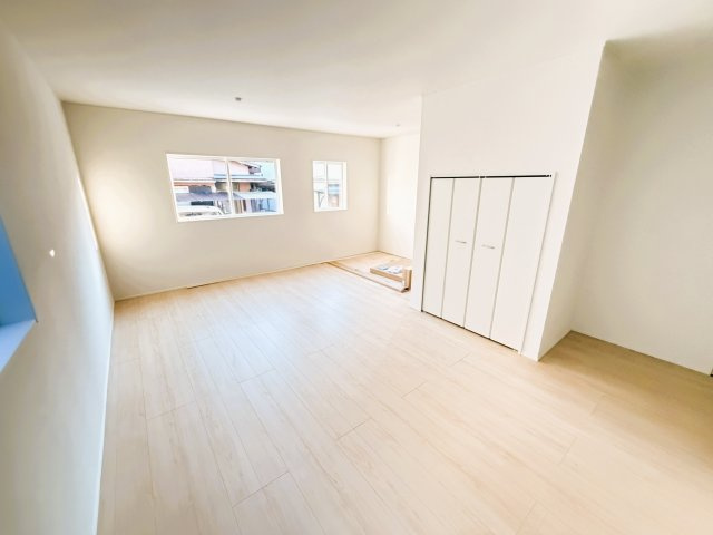 橿原市川西町第３　全１棟の居間・リビング|広々としたリビングダイニングです