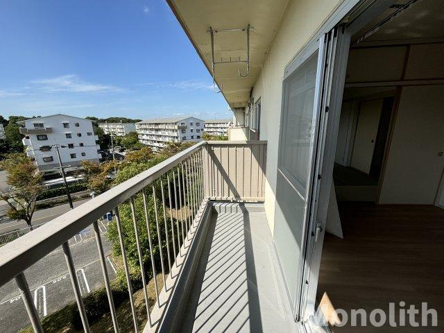 鶴山台50号棟のバルコニー