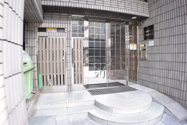 タイホウハイツ敷津2番館のエントランス