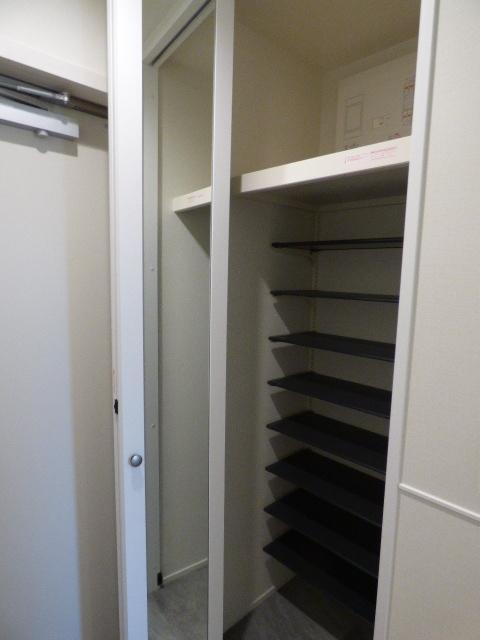 川崎市多摩区枡形４丁目の賃貸マンションの収納