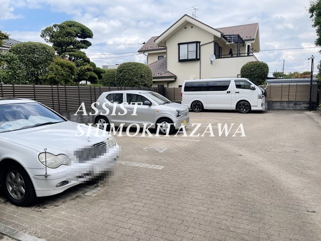 世田谷区赤堤１丁目のアパートの駐車場