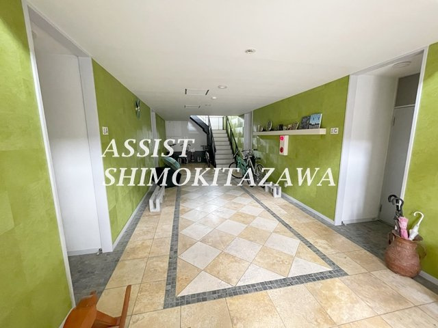 世田谷区赤堤１丁目のアパートのロビー