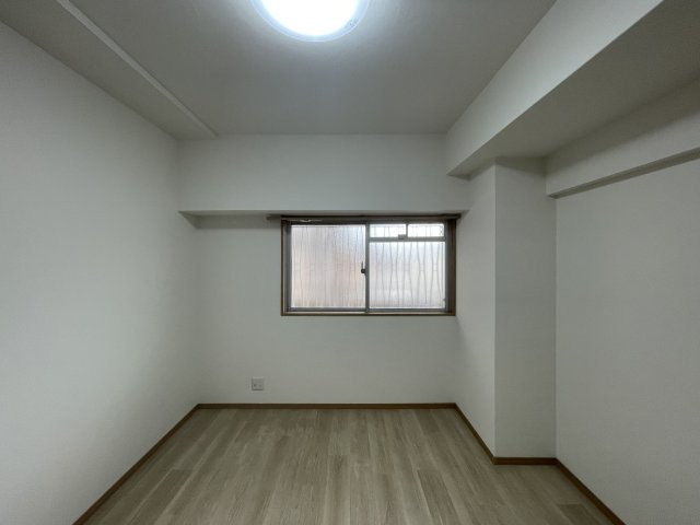 エバーライフ筥松第1の洋室|洋室約5.6帖（※こちらの洋室は、エアコンが設置出来ませんので、設置可能品としては、スポットクーラー、窓用エアコン等になります）