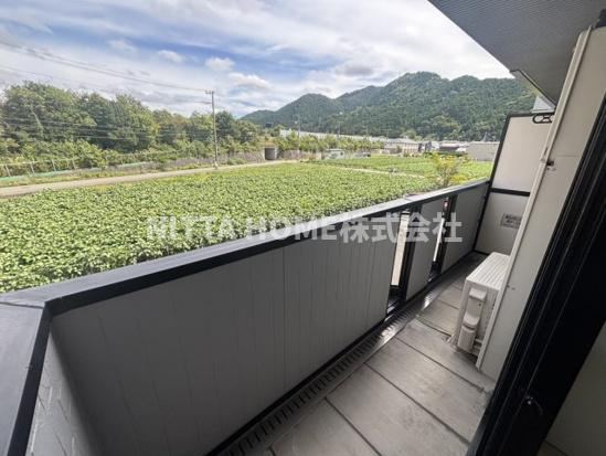 丹波篠山市杉のアパートのバルコニー|バルコニーがついています◇