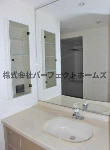 ステイツ枚方藤阪メタセコイアの丘の洗面所|スペースが確保できる洗面所です