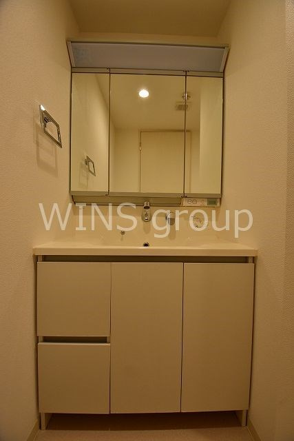 世田谷区弦巻５丁目の賃貸マンションの洗面所|キレイな洗面台で気持ちの良い朝を迎えましょう
