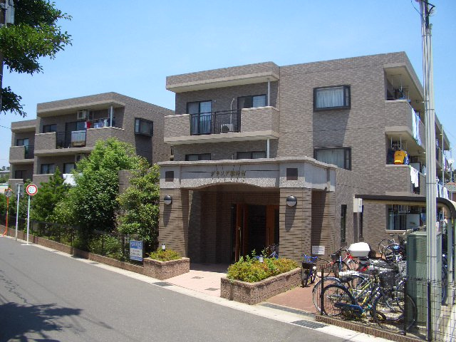 グランデ駿河台の外観