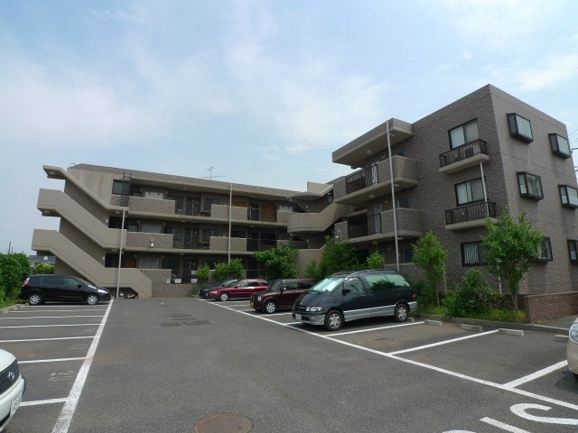 グランデ駿河台の駐車場