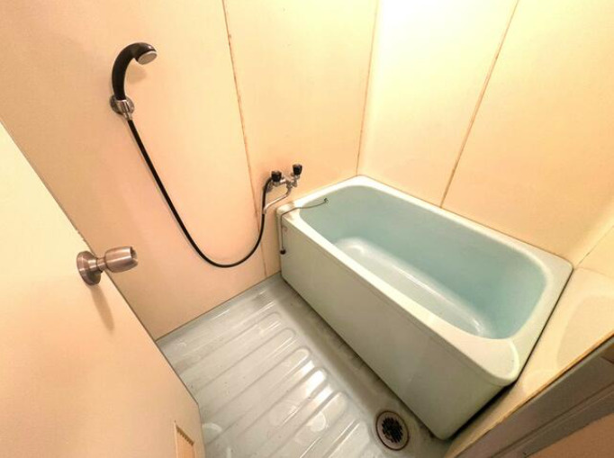 「海の風を感じるお部屋」高知市種崎　千松グリーンハイツ5階　中古マンションの浴室|お掃除しやすいサイズで実用的なお風呂です♪