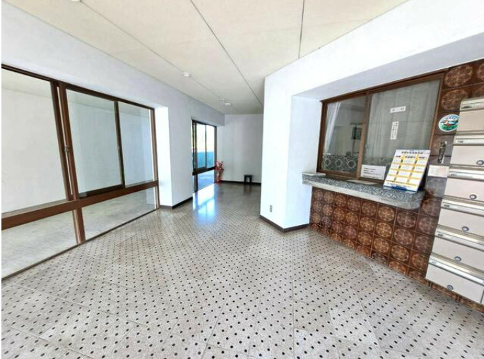 「海の風を感じるお部屋」高知市種崎　千松グリーンハイツ5階　中古マンションのエントランス|スペースにゆとりがある広々としたエントランス♪