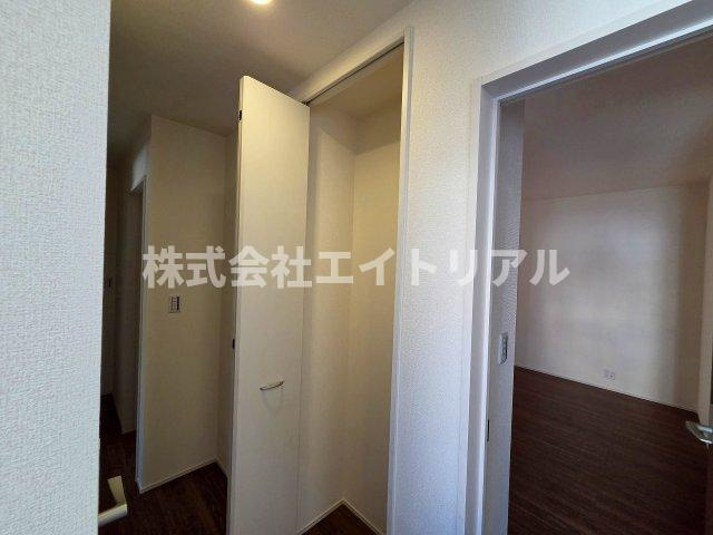 加茂郡八百津町八百津　新築戸建　全1棟の収納|廊下収納（トイレ前）