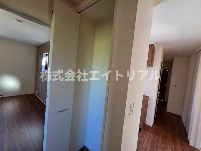 加茂郡八百津町八百津　新築戸建　全1棟の収納|廊下収納（西側）