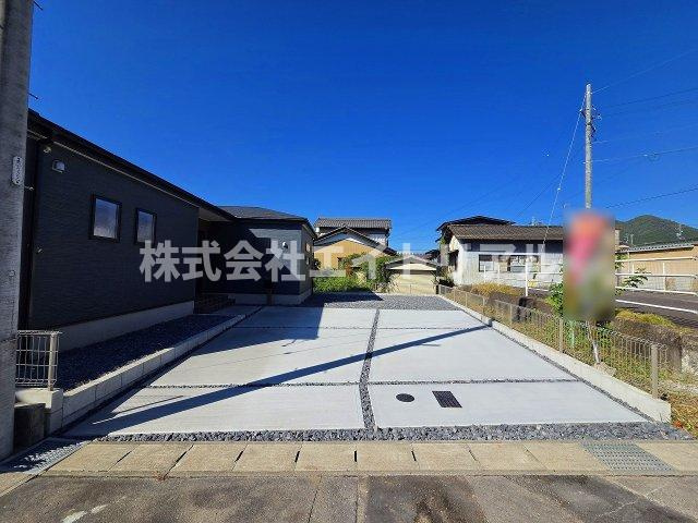 加茂郡八百津町八百津　新築戸建　全1棟の駐車場