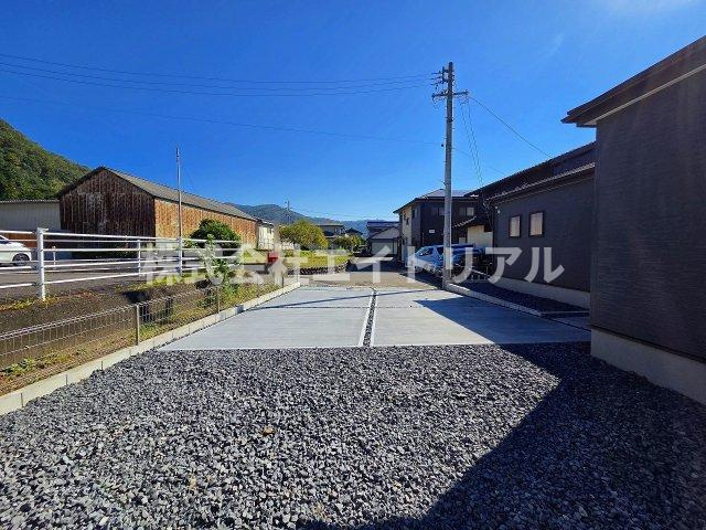 加茂郡八百津町八百津　新築戸建　全1棟の駐車場