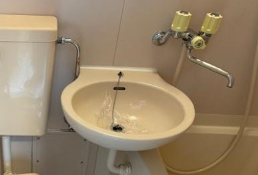 横浜市中区本牧緑ケ丘のアパートの洗面所