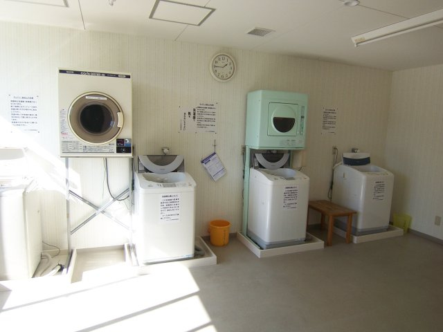 シャトーテル赤根崎のその他共用部分|コインランドリー