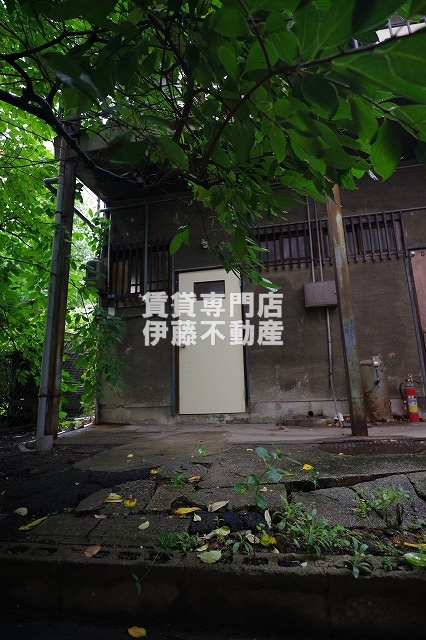 荒川荘のエントランス