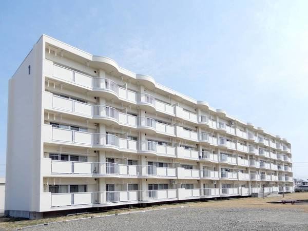ビレッジハウス万丁目1号棟の外観