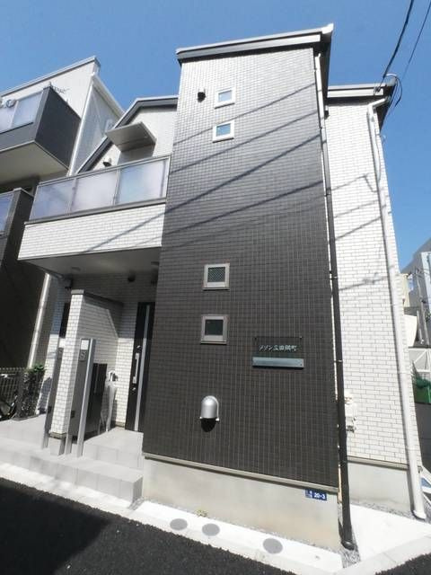 メゾン三田綱町の外観