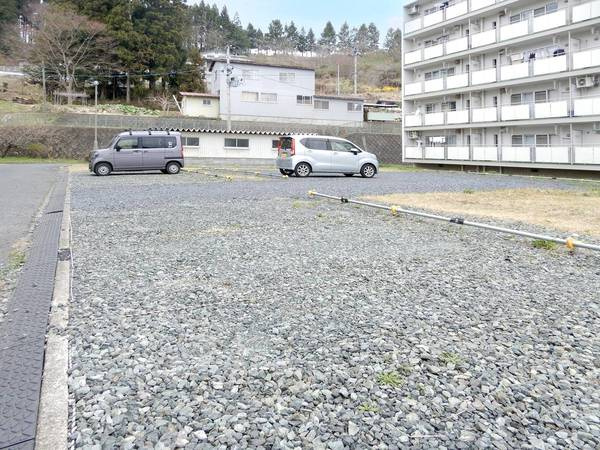 ビレッジハウス前沢2号棟の駐車場