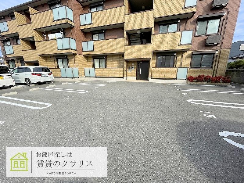 セジュールリッシュの駐車場