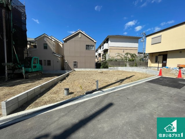 豊中市東泉丘　第2期　新築一戸建ての前面道路含む現地写真|周辺は落ち着いた街並みの住宅地！子育てがしやすい住環境です！まだ未完成ですが、現地でしかわからない事もございます。是非一度ご覧ください。