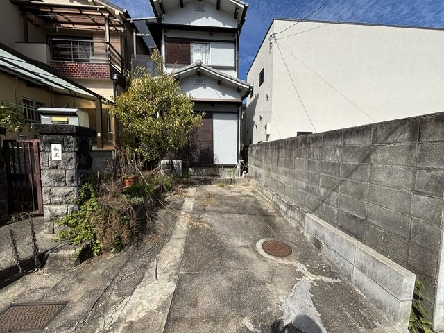 東野中貸家の駐車場