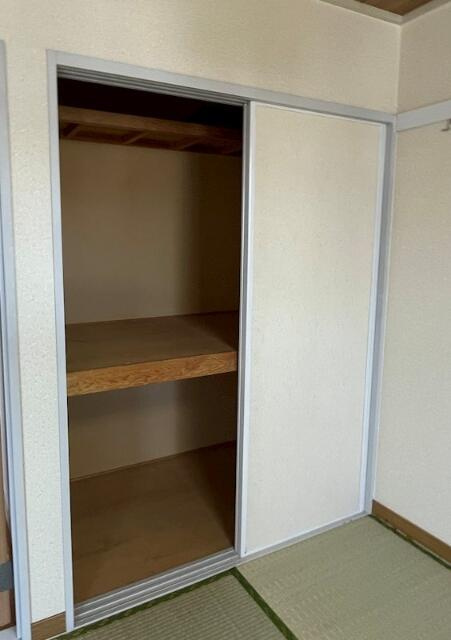 府中市緑町２丁目のアパートの収納