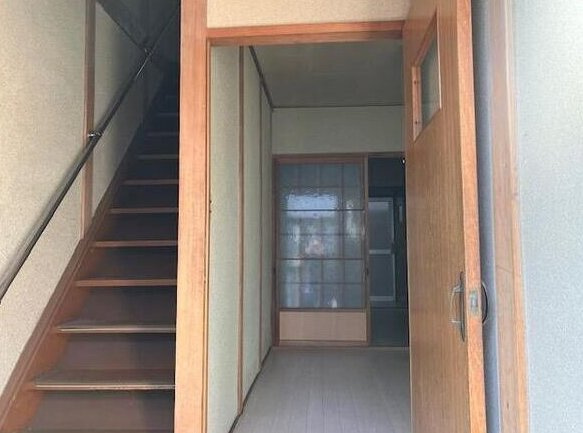 村野東町テラスハウスの玄関|きれいな玄関です