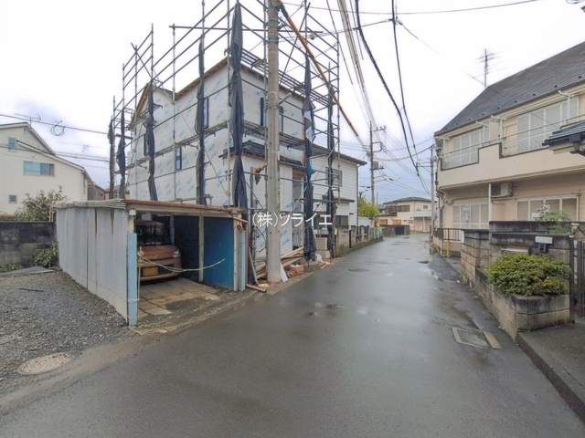 川越市寺尾6期　新築戸建　ハートフルタウンの前面道路含む現地写真