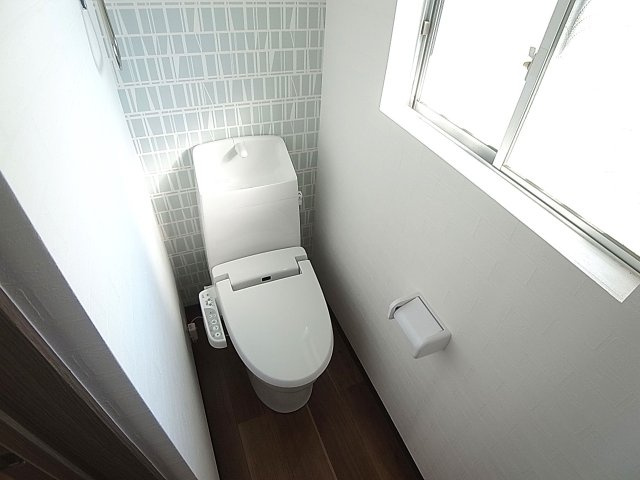 鈴蘭台南町6丁目貸家のトイレ|ウォシュレット完備