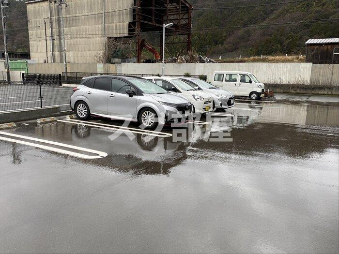アンベリールの駐車場