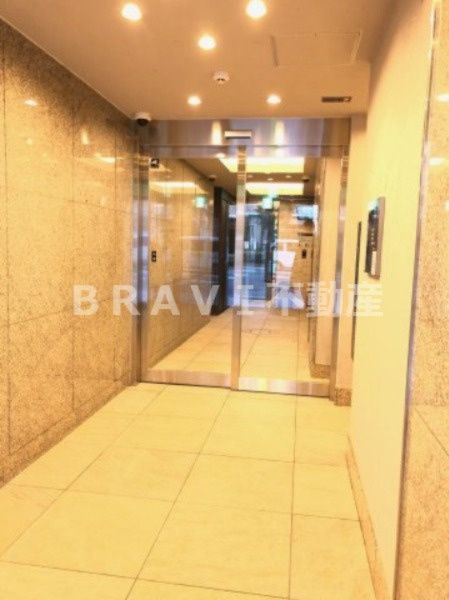 VALLY-4（バリーフォー）　BRAVI不動産のエントランス