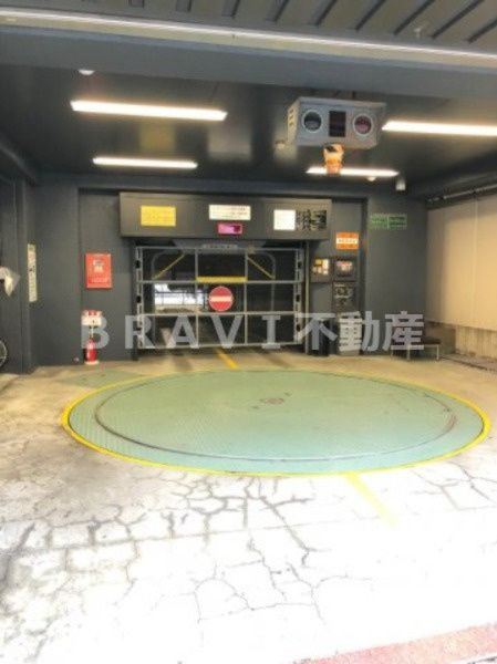 VALLY-4（バリーフォー）　BRAVI不動産の駐車場