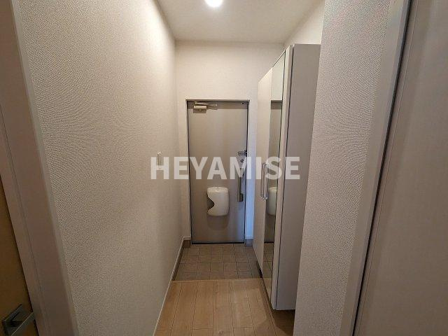 グランドソレイユ富の原Ⅲの玄関