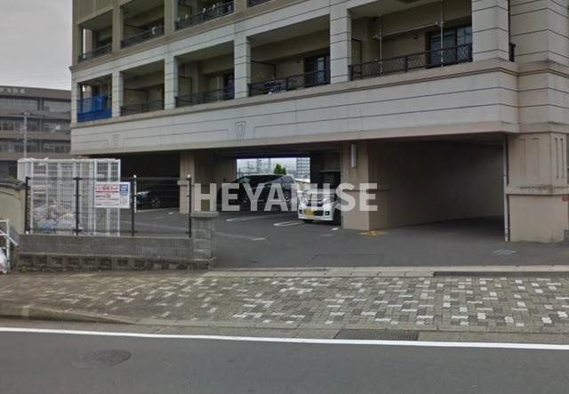 ステートリーマンション鷲崎の駐車場