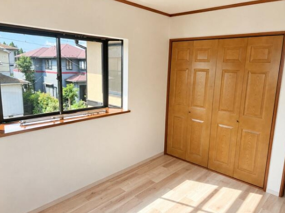 八街市山田台　中古戸建の洋室|内外装リフォーム済み令和8年9月 システムキッチン ユニットバス トイレ外装リフォーム済