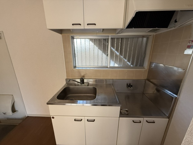 春日部市南３丁目のアパートのキッチン