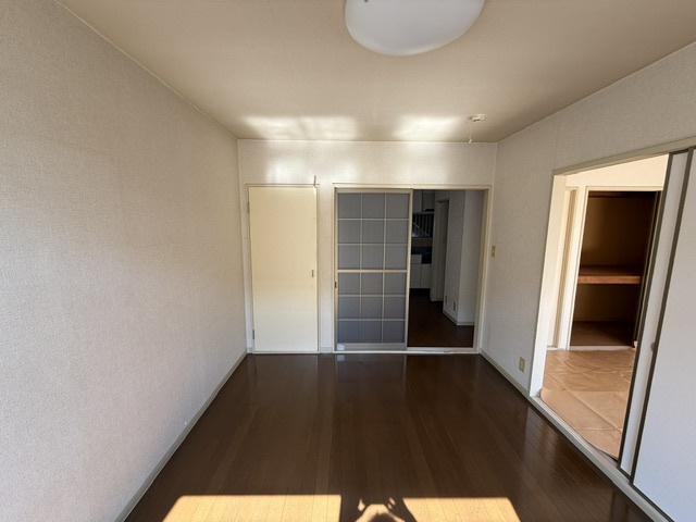 春日部市南３丁目のアパートの洋室