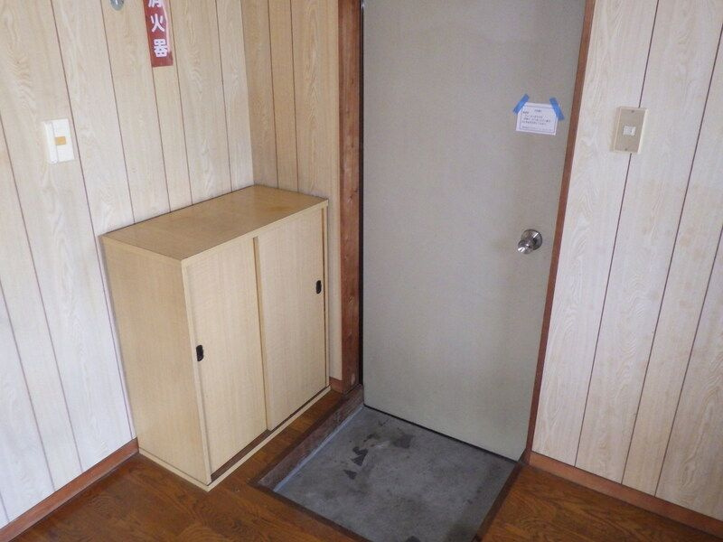 初美ハイツの玄関