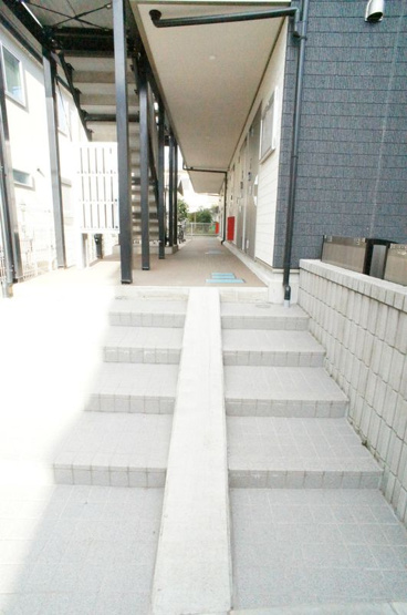 【エントランス】 | リブリ Strada Brillante(リブリストラーダブリランテ)
